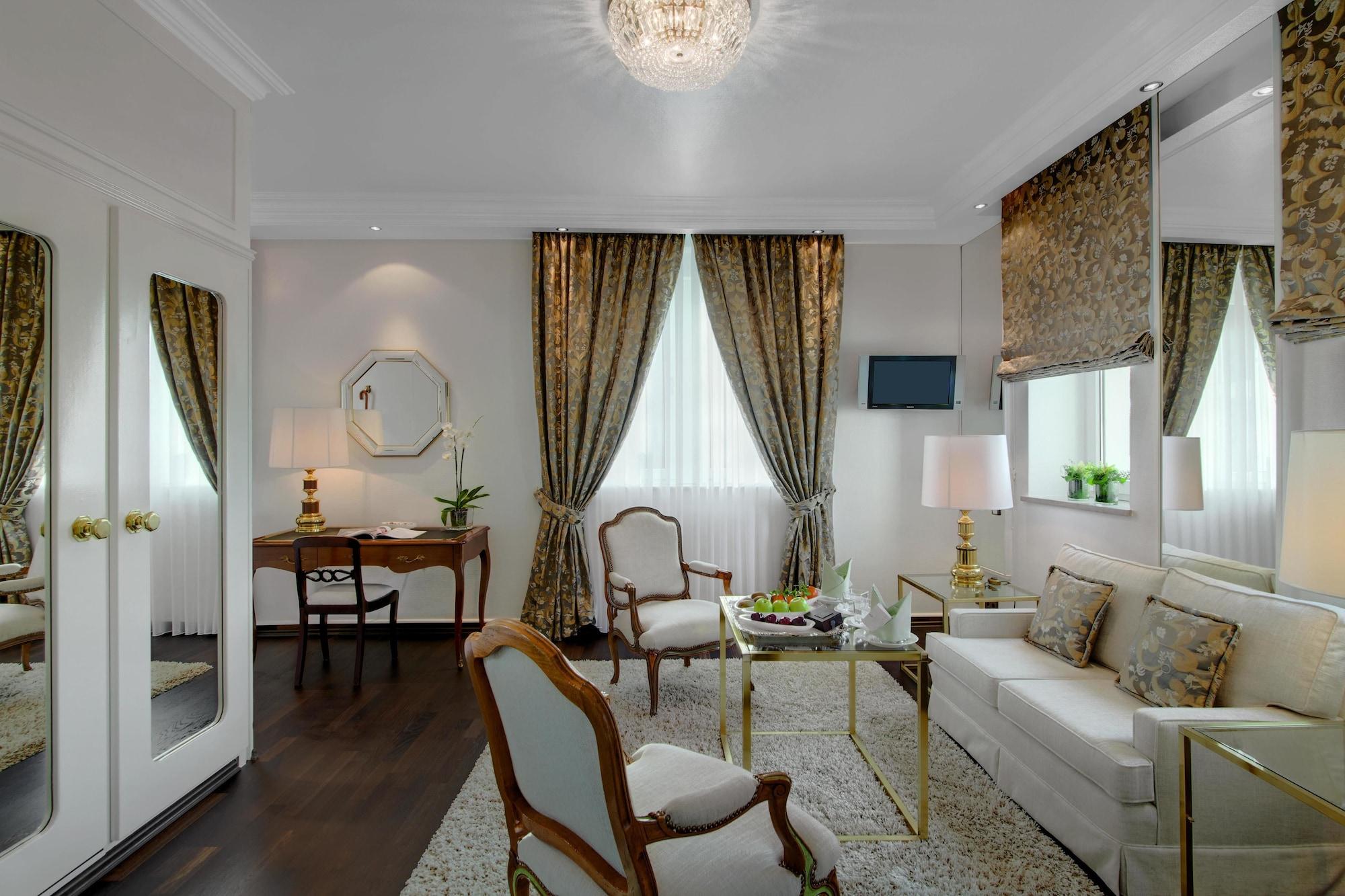 Hotel Europaeischer Hof Heidelberg, Bestes Hotel Deutschlands In Historischer Architektur Bagian luar foto A suite at the hotel