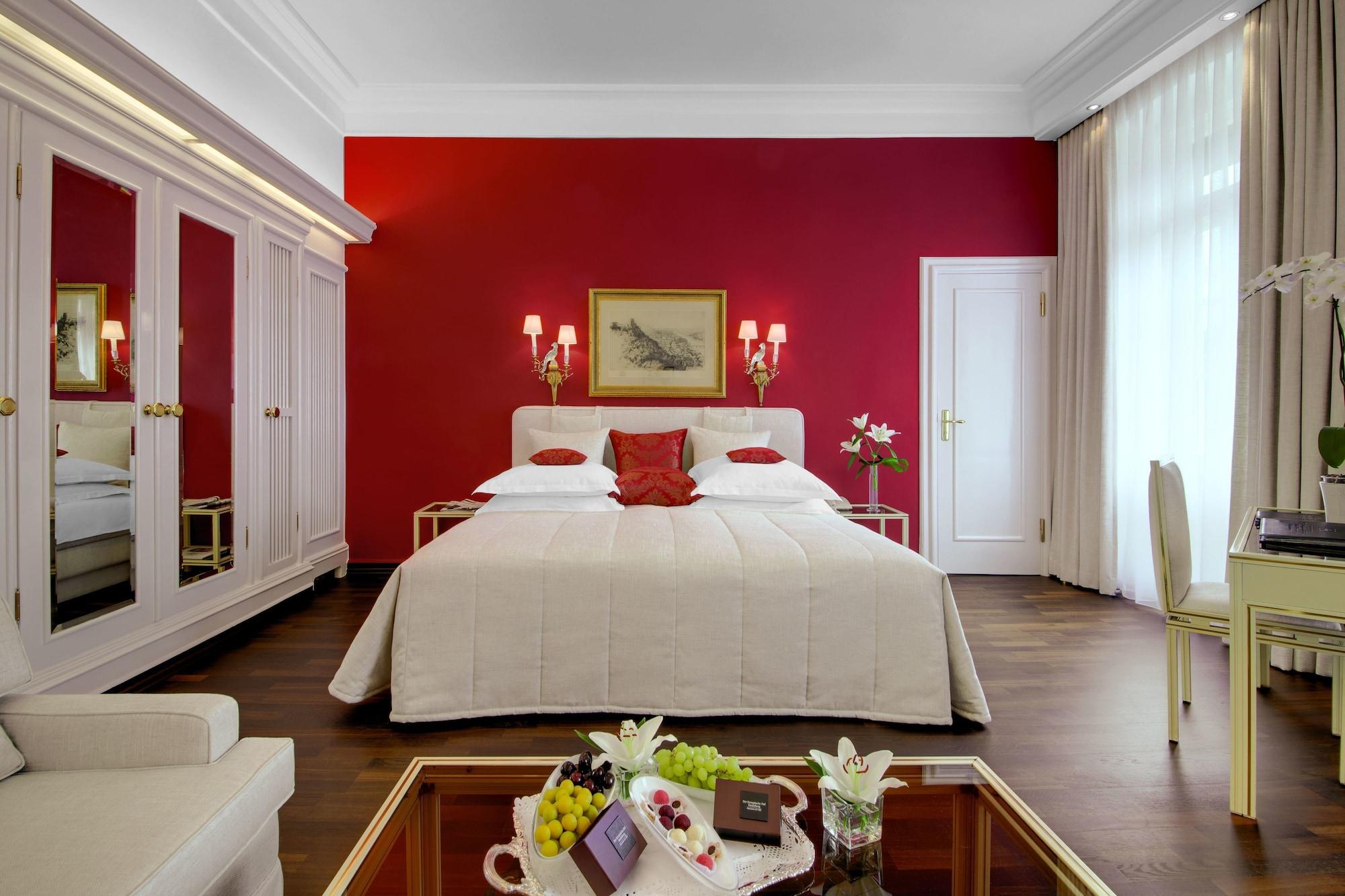 Hotel Europaeischer Hof Heidelberg, Bestes Hotel Deutschlands In Historischer Architektur Bagian luar foto A room at the Hotel de la Paix