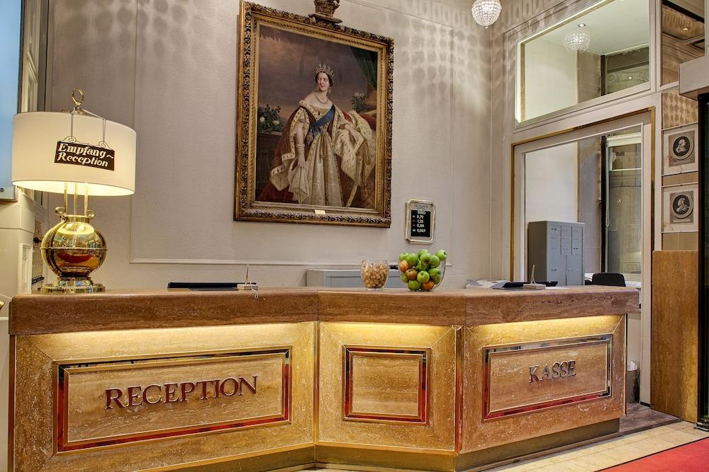 Hotel Europaeischer Hof Heidelberg, Bestes Hotel Deutschlands In Historischer Architektur Bagian luar foto Reception desk at the hotel