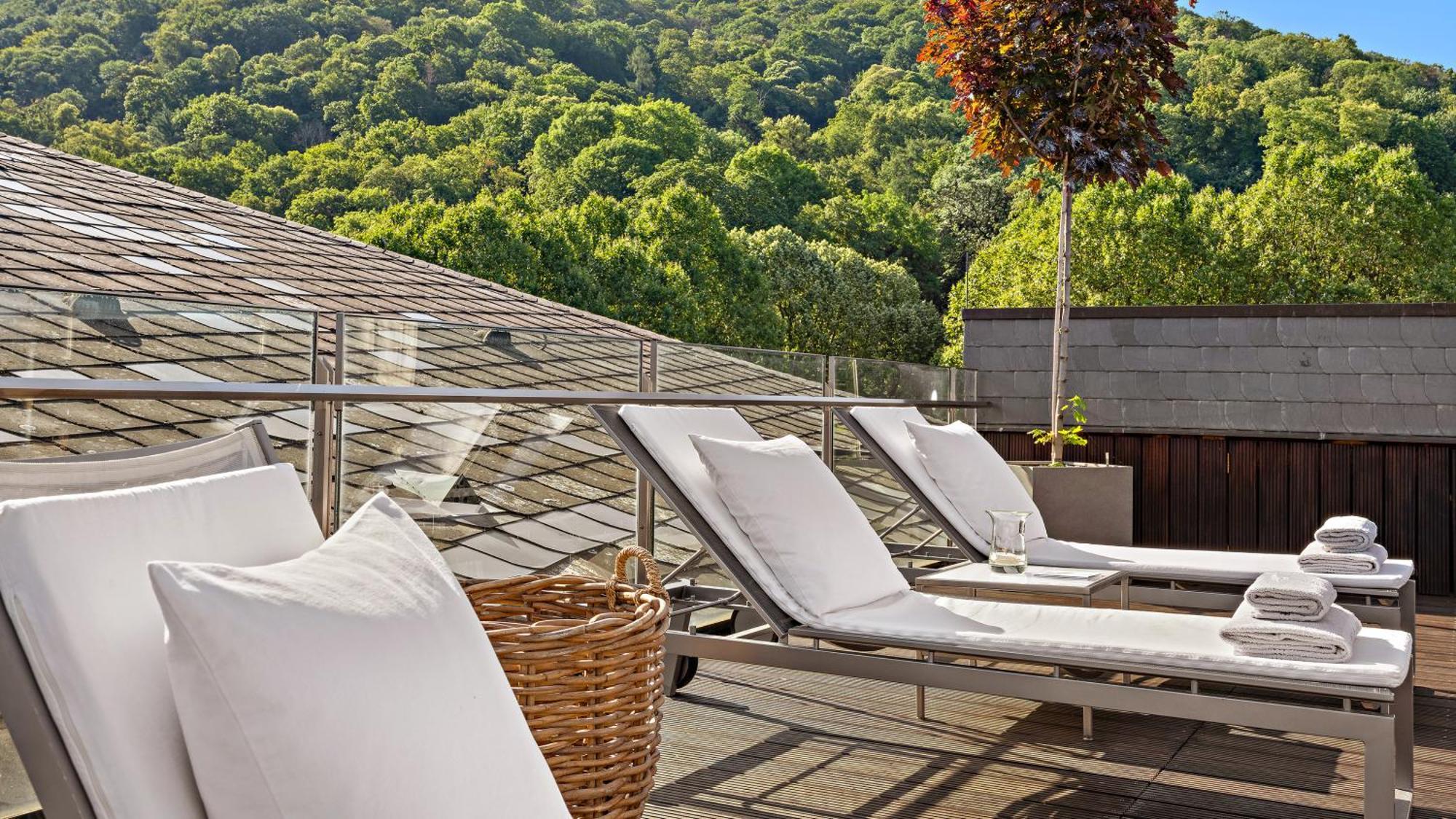 Hotel Europaeischer Hof Heidelberg, Bestes Hotel Deutschlands In Historischer Architektur Bagian luar foto Rooftop pool at the Hotel